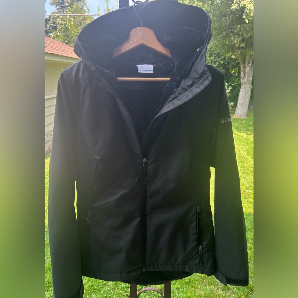 Columbia fleece lined soft shell jacket , women’s size XS, can fit S/M